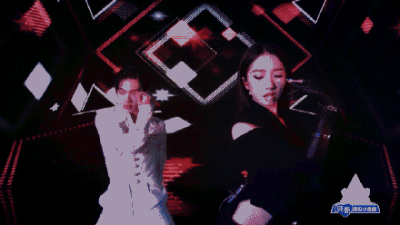 #杨超越#《横冲直撞的二十岁》热播，\杨超越\怼恶评，网友直言就是个花瓶