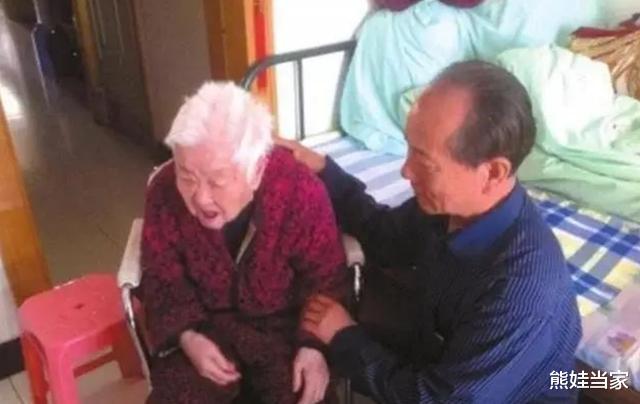 熊娃当家|“活太久就是害人”，90岁老人的一番话，戳中无数家庭的隐痛