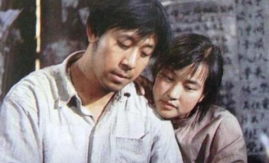 刘晓庆|1987年, 陈国军把刘晓庆背到山上逼她上吊, 刘晓庆跪地大哭: 我错了!