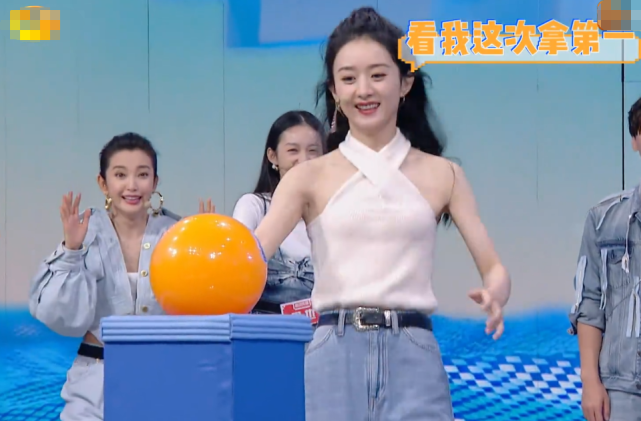 赵丽颖|赵丽颖录节目穿超长拖地裤,无意看到露出的鞋跟,才明白她的小心思
