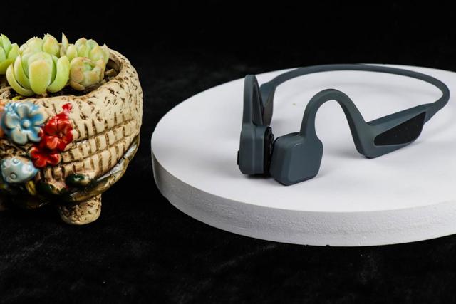 抖音|戴着舒服，音质一般，体验南卡RunnerCC骨传导耳机