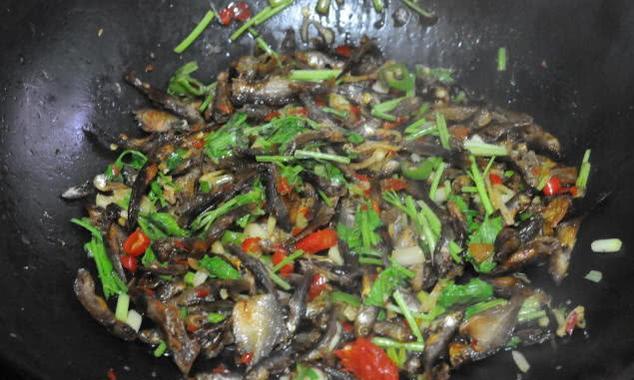 辣椒|外行人吃牛肉，内行人专吃它，钙是牛肉的三倍，初夏最鲜美！