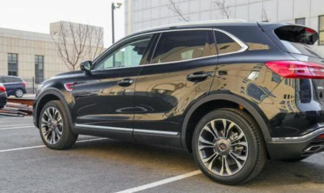 红旗@全系标配2.0T 224马，造型不输宝马X3，中型豪车不足20万