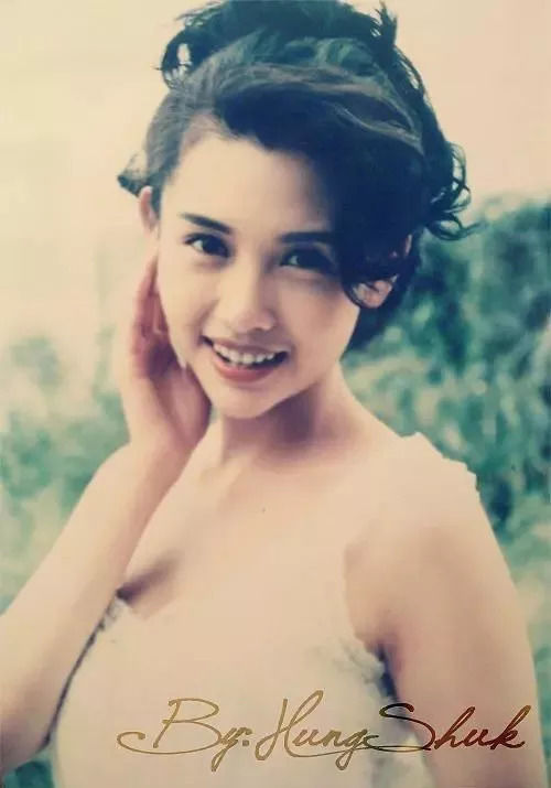 #袁咏仪#51岁邱淑贞和48岁袁咏仪同框美如画：这才是香港女星颜值巅峰！