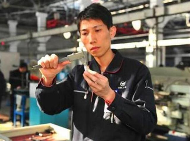 微信|中国39岁顶级工匠，攻克航空发动机难题，一天工资可以买下一辆车