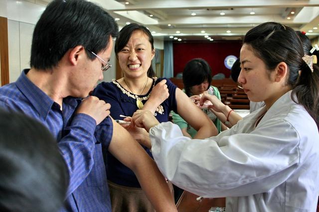 肝脏|45岁后,身体若有5种表现,可能是肝\不好\了,最好去检查一下