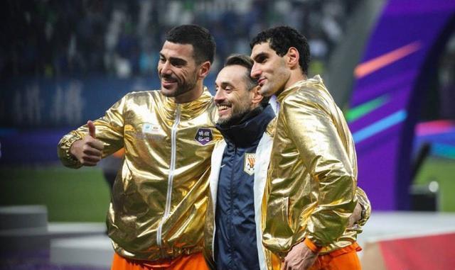 中超|中超两大王牌离队境遇不同，鲁能核心成香饽饽，上港大将空欢喜