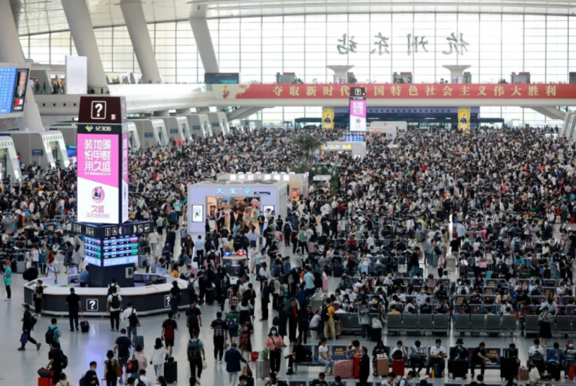 杭州日报|进杭州太难了!两名民警睡高铁过道照片红了