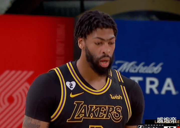 湖人队|开局3分钟黑马投降，湖人15-0打出三节垃圾时间，詹皇大笑轰10米三分