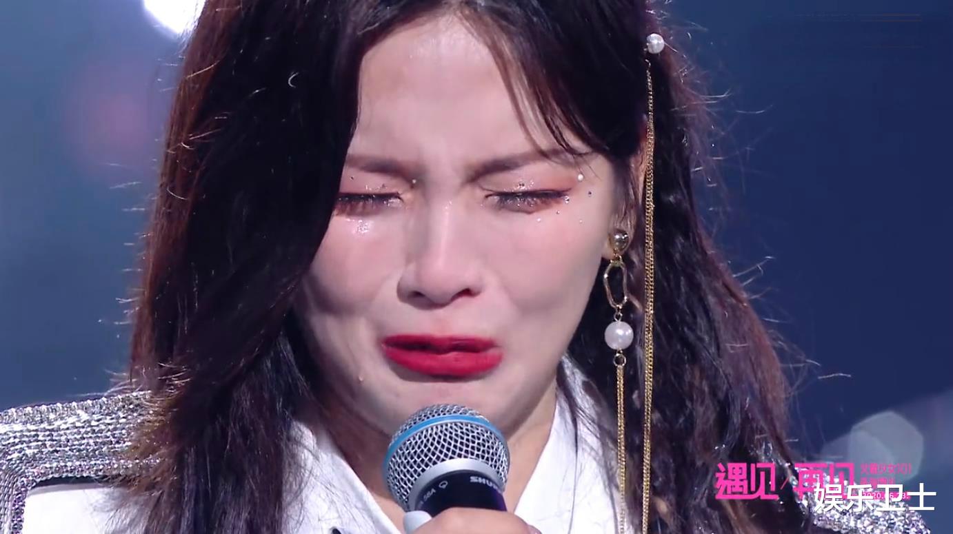 杨超越@火箭少女告别典礼,杨超越痛哭发言“跟老板吵架第一名”,沈腾发文调侃