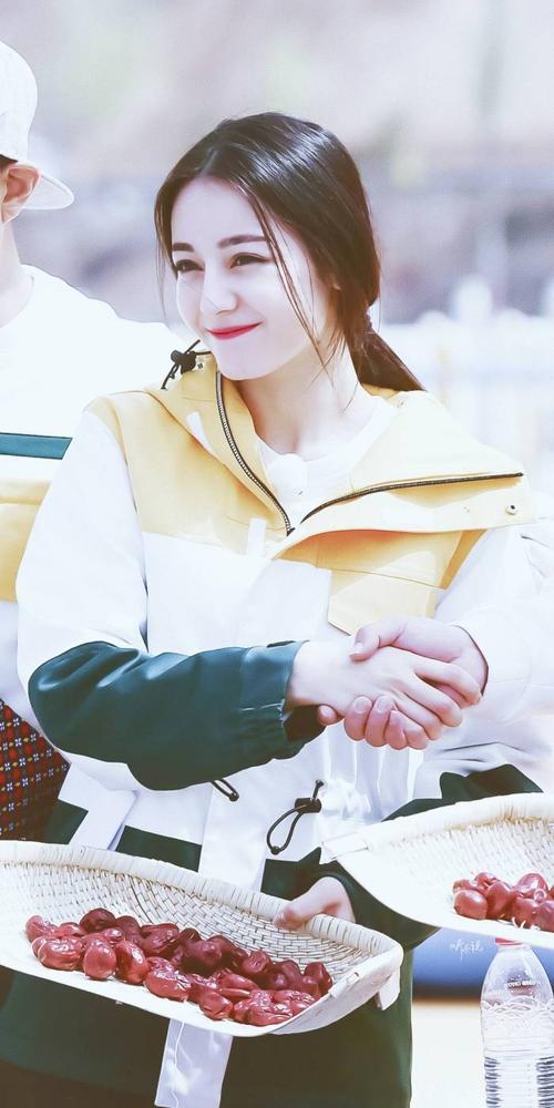 迪丽热巴▲为什么迪丽热巴在《奔跑吧》和《极限挑战》判若两人呢？