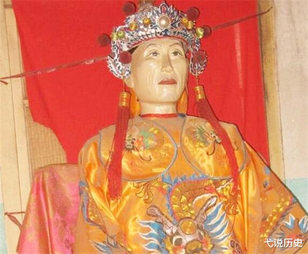 弋说历史|江西一男子，将去世父亲放在缸中密封，1000天后开缸，已成一尊佛