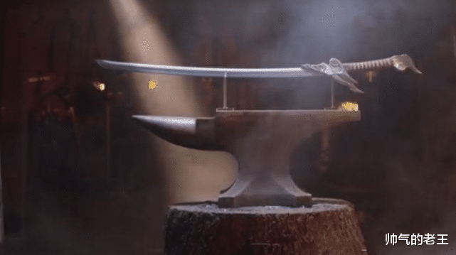『亚索』剑圣的剑,亚索的剑,皎月的剑,如果实物化你选哪一个?