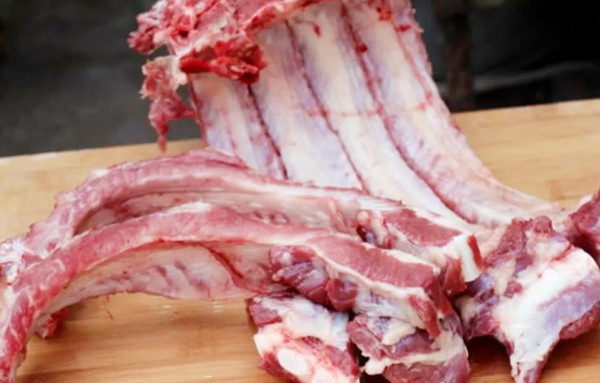 排骨@看到这3种排骨，再便宜也别买，里面猫腻多，就连肉铺老板都不吃