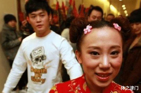 郑源|她22岁就被赵本山带上春晚,成名后开百万豪车,如今抛弃丈夫儿子