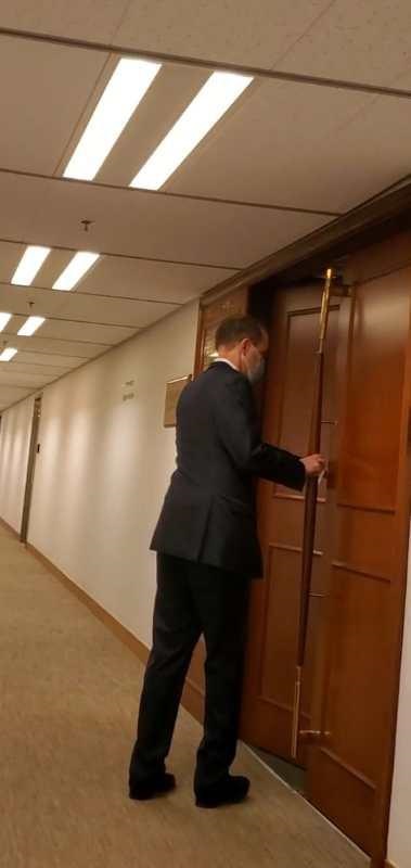 池塘|乱港头目密会美驻港澳总领事 团体报案:涉违香港国安法