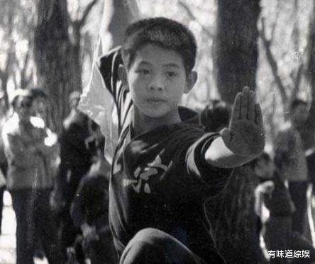 李连杰|他是《少林寺》原定男主角,演到一半被替换成李连杰,至今意难平