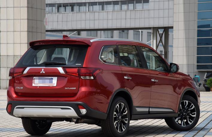 [三菱欧蓝德]开完三菱欧蓝德，再花20万开大众探岳，车主：差距显而易见