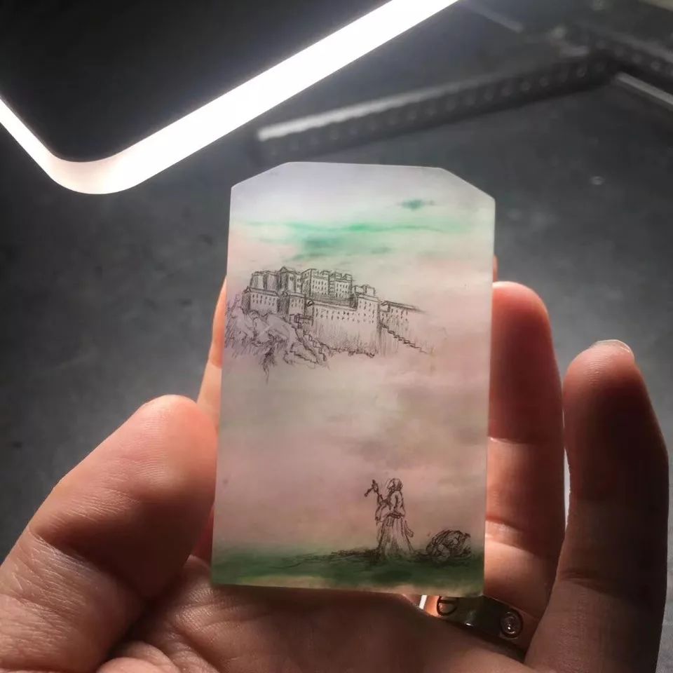 [文玩]男子不听劝入手的翡翠原石，竟切出罕见冰种“春带彩”真是意想不到！