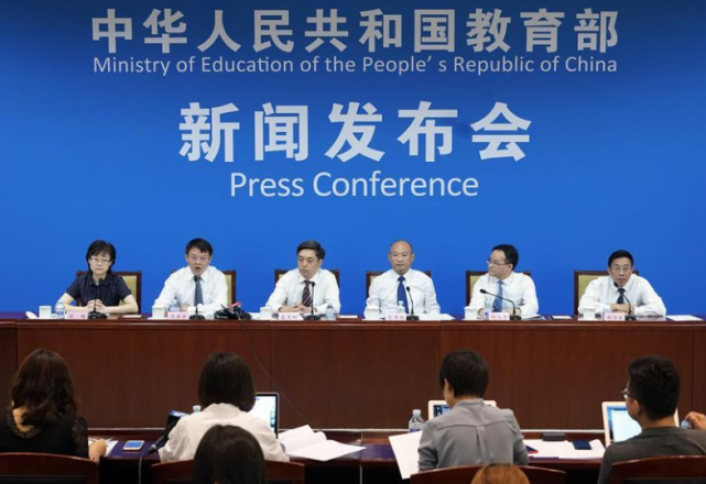 [教育部]教育部最新通知，中小学教师迎来好消息，家长看完都沸腾了！