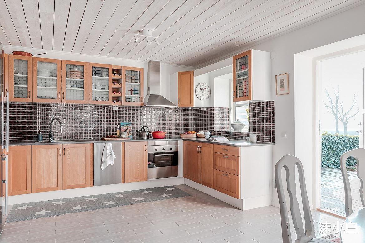 她一家3口回到农场，租住80平小房子过活，怎一个惬意了得？