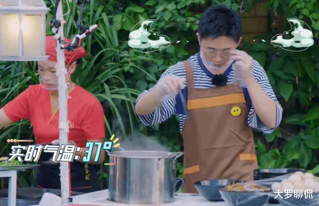 杨迪|杨迪和妈妈摆摊卖螺蛳粉，生意火爆顾客不断，看到价格却感到费解