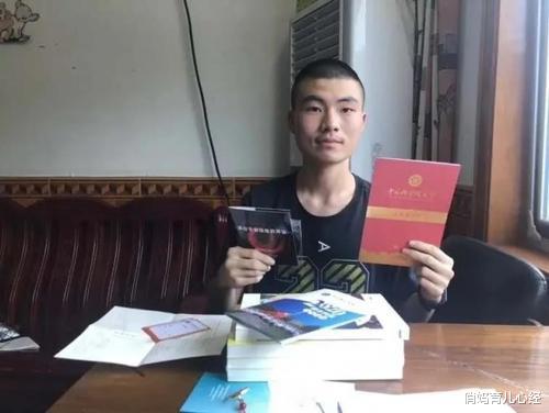 |录取通知书刚到，全家大吵起来，儿子：我上大学不是去当乞丐！
