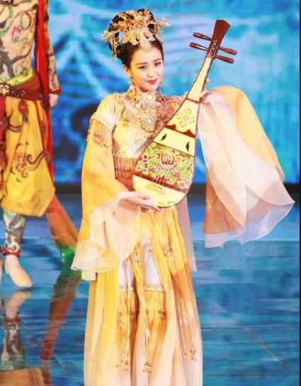 佟丽娅|陈思诚\牵手门\860天后，\被\离婚的佟丽娅，毫无征兆的\翻车\了