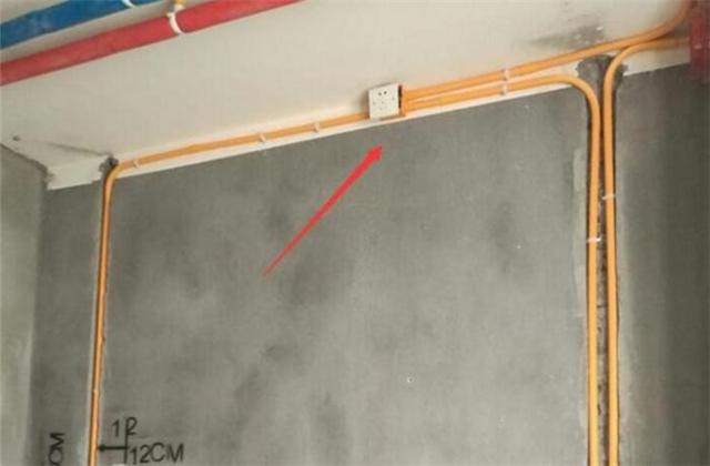 水电做完, 师傅要收8000块的工费, 朋友知道后直说我真傻