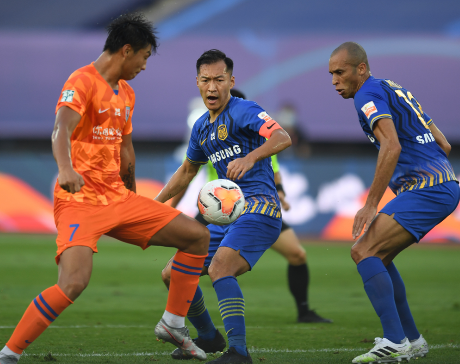 广州恒大|中超A组最新积分榜，恒大领跑，4队抢第2，两张红牌打乱格局