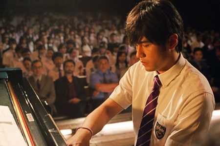 隐秘的角落|周杰伦早年参加侯佩岑节目不敢看她，讲几句忍不住笑，喜欢藏不住