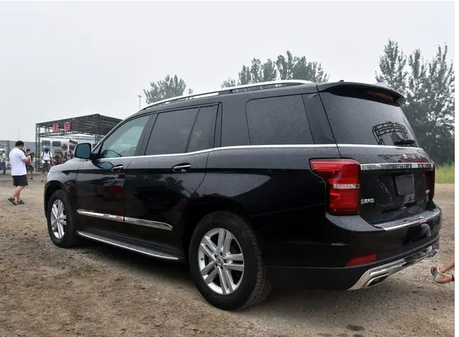 奔驰|北汽造出“换标”奔驰，曾定价100万，今库存成灾，长满青苔