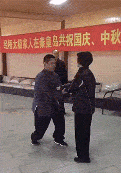 口红|为什么接吻的时候要伸舌头？难道真的是为了减肥吗...哈哈哈哈