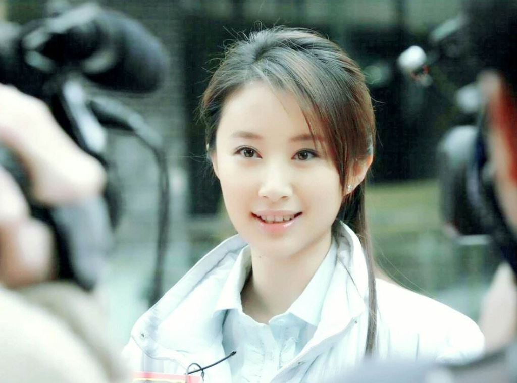 『舒畅』出道28年，拍了63部电视剧3部电影，身为前辈的她，今年才只32岁