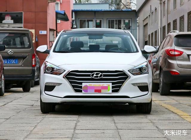 「现代名图」真正的中级车“价格屠夫”！从15W降至11万，动力比迈腾强