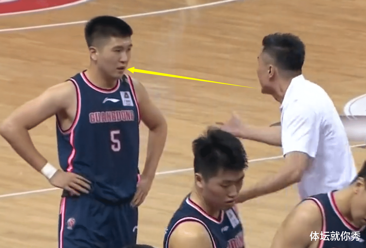 杜锋|挨骂F4!杜锋怒骂王薪凯,万圣伟吓了一跳,胡明轩的表情太复杂