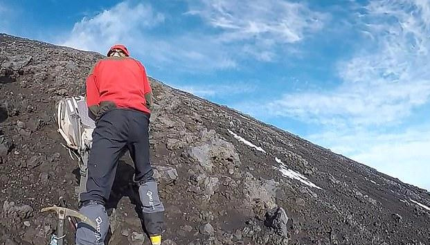 冰川思想库|游客被困火山口一周，距离求救者仅有61米时，救援队宣布撤退