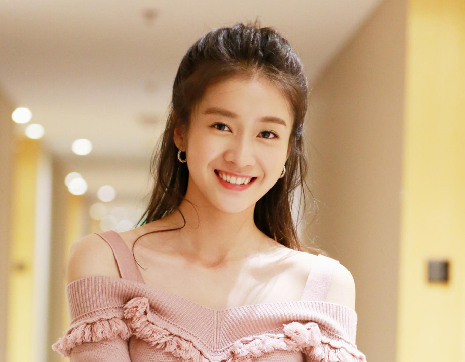 杨紫|都是童星出身！关晓彤、杨紫、张雪迎都长大了，可她却止步了