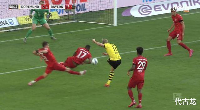 『梅西』主裁判引争议，拜仁禁区手球逃掉点球，多特输得太冤枉了