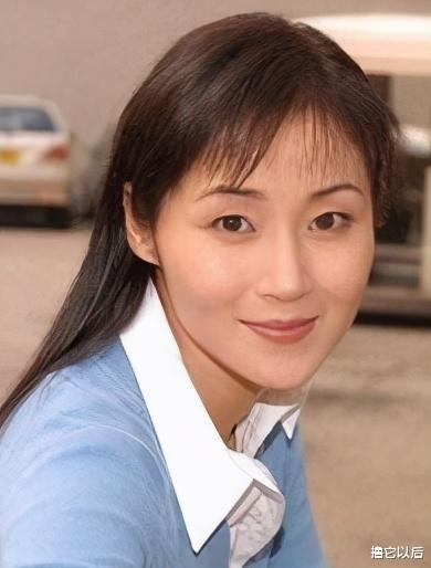 万绮雯|50岁万绮雯近照曝光，身材肌肤似25岁，网友：喝露水长大的吗？