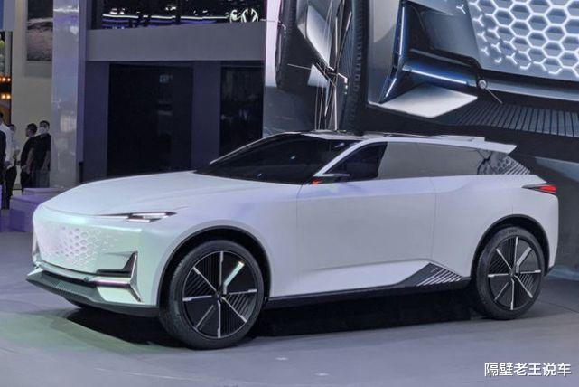 长安汽车|奢华尊贵！长安全新SUV震撼出世，长4米9宽2米，标配2.0T+8AT