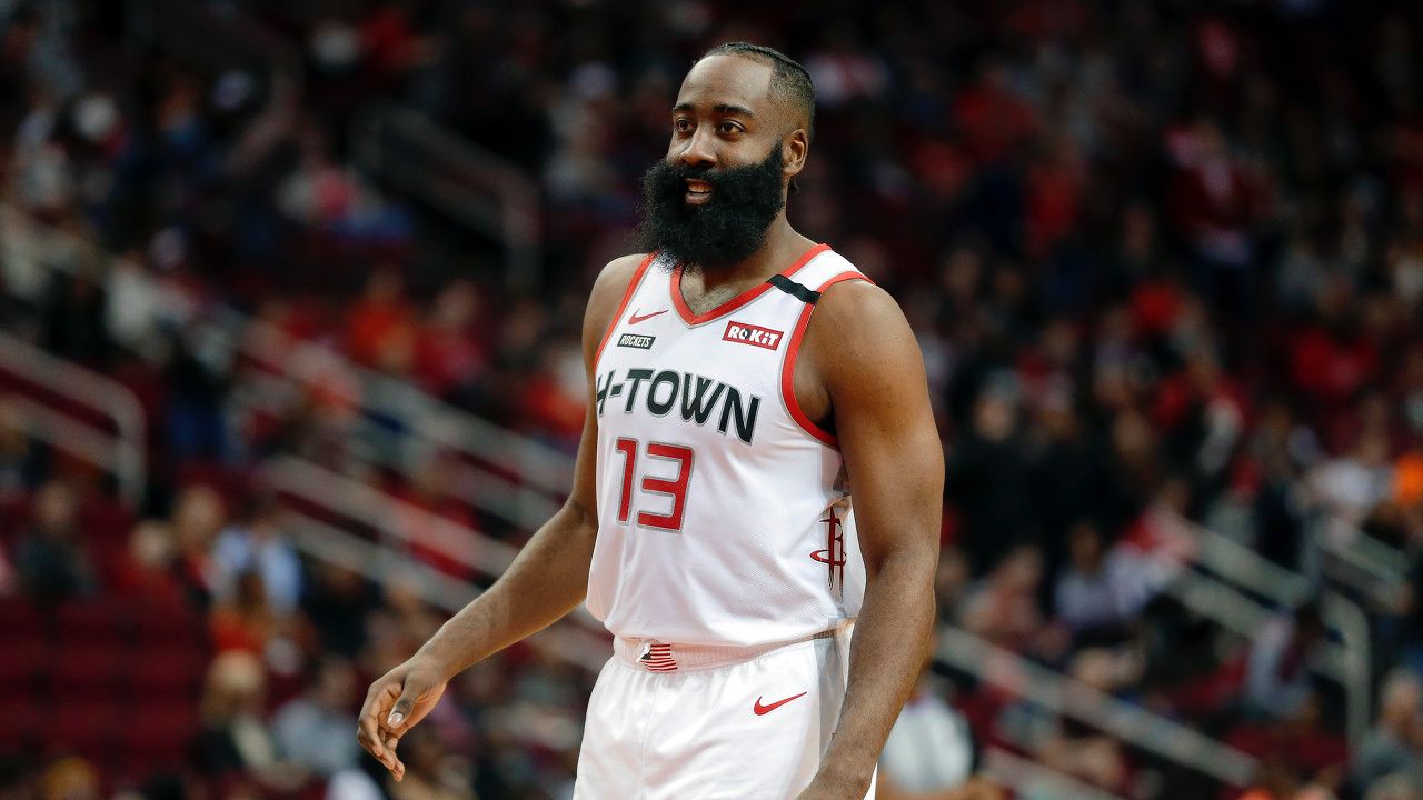 日本|詹姆斯：哈登和库里不能碰，对他们呼吸都是犯规，网友：懂球帝！