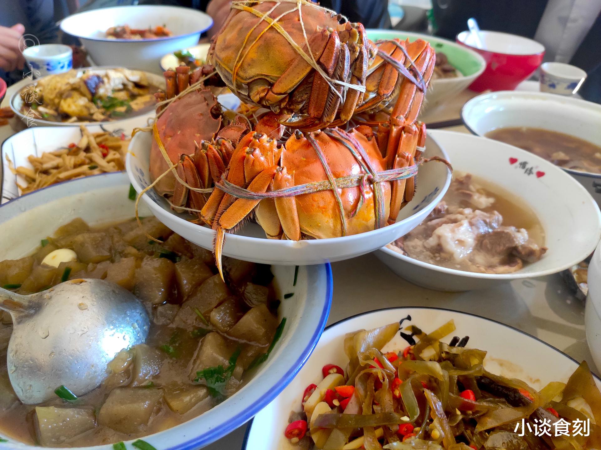 蚕豆|晒爷爷过寿的饭菜,晒到朋友圈后沸腾了,网友:老人家,好有福气