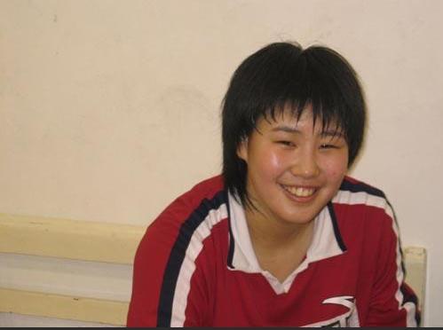 『颜妮』女排名将颜妮:开出租车的残疾老爸激励我奋斗