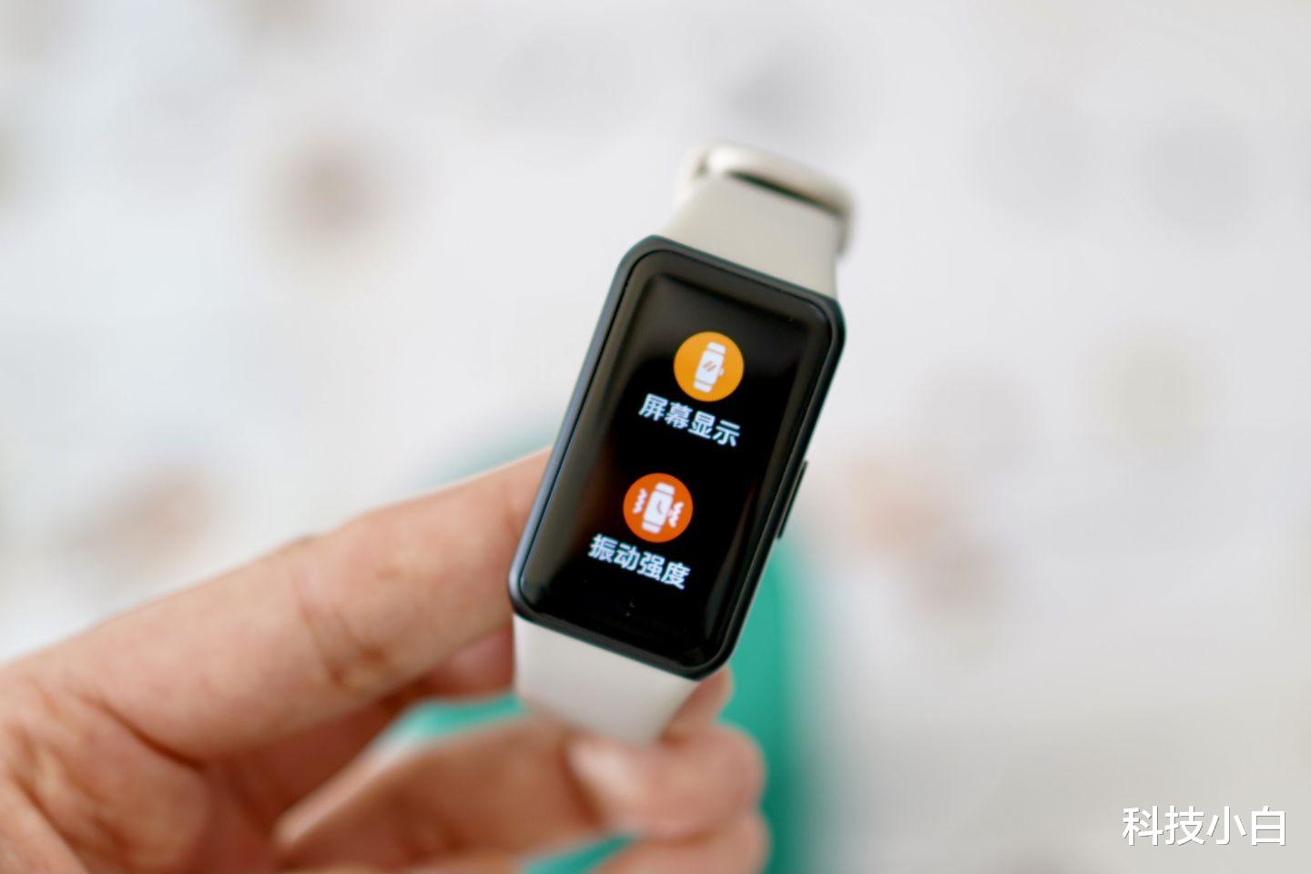 华为荣耀|荣耀手环6上手评测:引领手环全面屏时代,健康运动监测全面升级