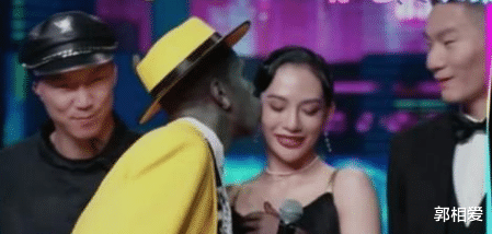 张宏民|女星公开与31岁黑人恋情,遭无数谩骂背后,警醒了我们这个道理