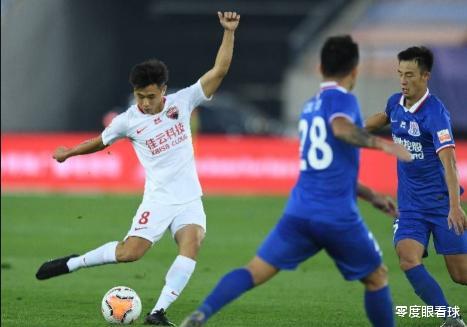 国足|国足迎喜讯！一场1: 1让天才妖星横空出世，李铁找到国足中场新进攻核心