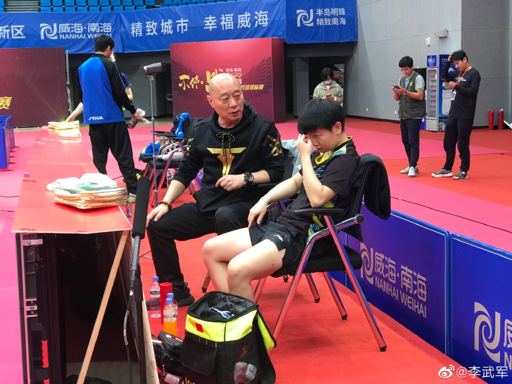 护肤|孙颖莎瘫坐听恩师教诲！陈梦与顾玉婷热聊笑开花，四人身高遭调侃