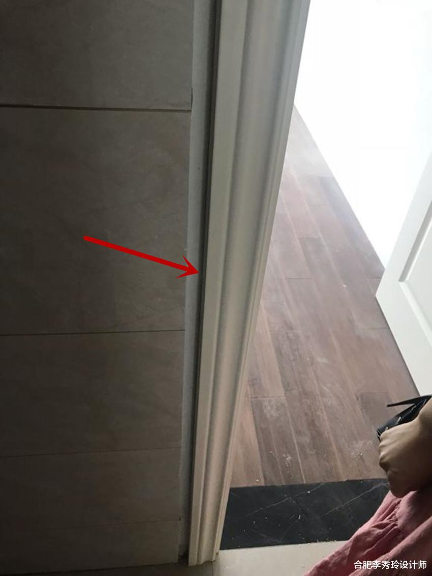 「」师傅太没责任心，门套和瓷砖之间留3公分缝隙！现在到底咋补救？