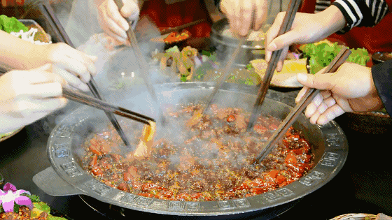 「痛风」65岁杭州大伯深夜被痛醒，脚趾肿得“老高”！医生说，原因就是他最爱的“这一口”……